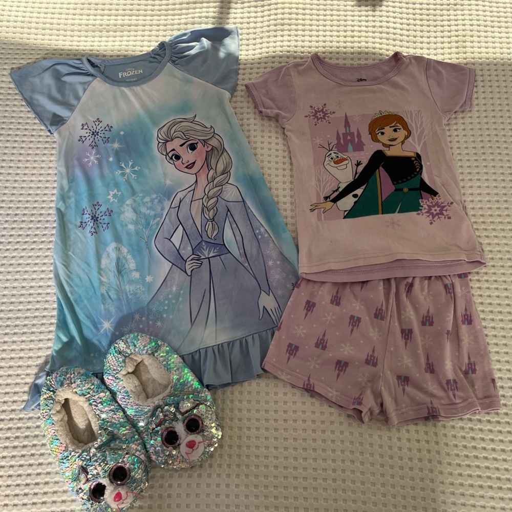 Frozen Disney || Elsa & Anna Pajamas and TY Slippers